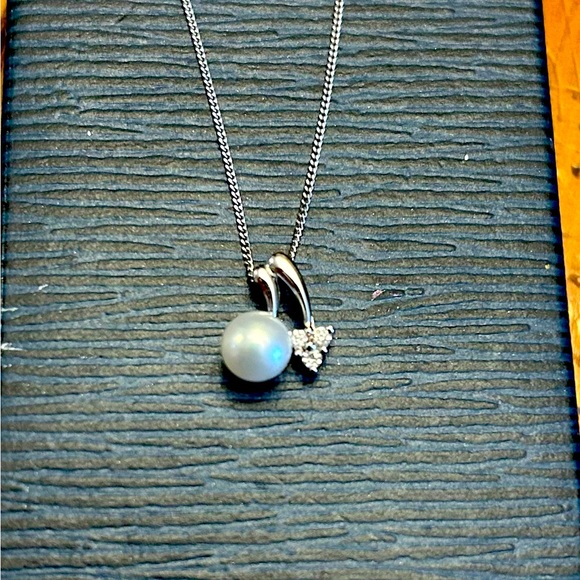Diamonds and Pearl pendant - Picture 4 of 5
